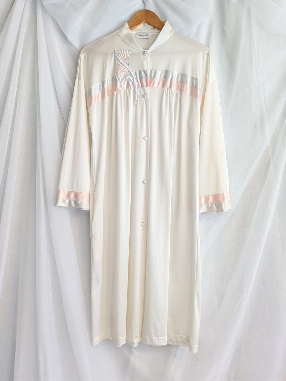Vintage Vanity Fair Robe/Peignoir With Art Deco Embroidery